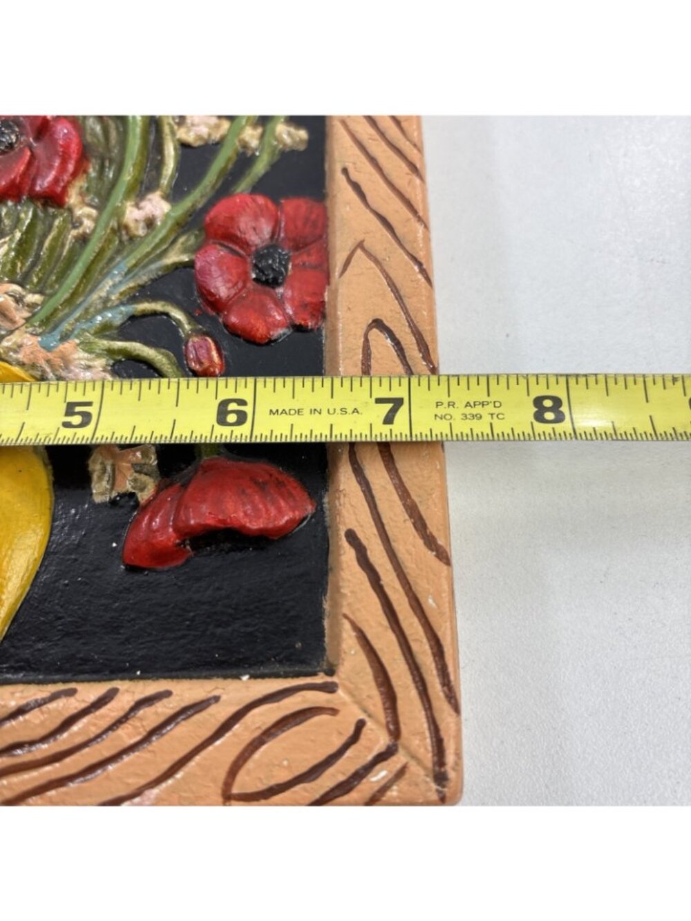 Vintage 3D chalkware wall plaque featuring a floral bouquet With Chalkware Frame - Picture 4 of 6